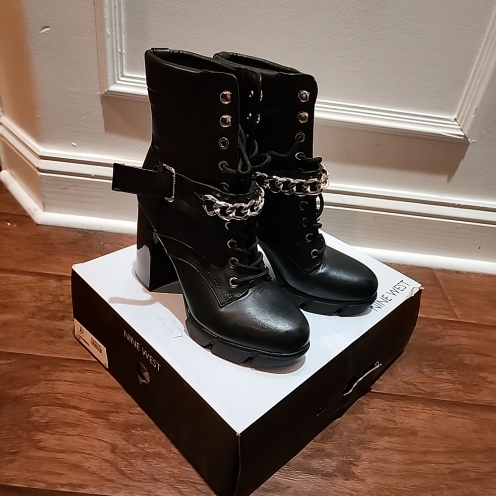 NINE WEST Black, Gold Chain Platform Vilage 3 Round Toe Block Heel Boots 8M